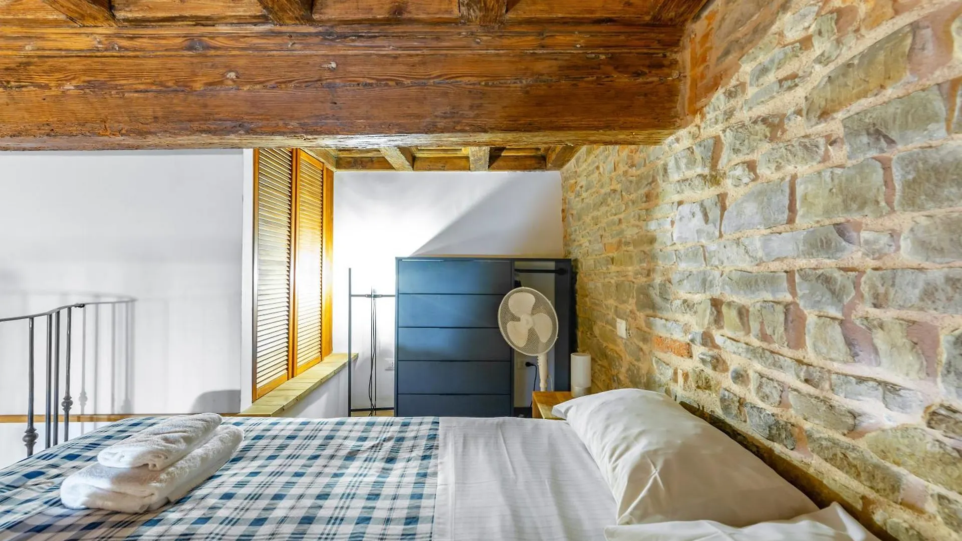 Florence Oltrarno Duplex Apartment