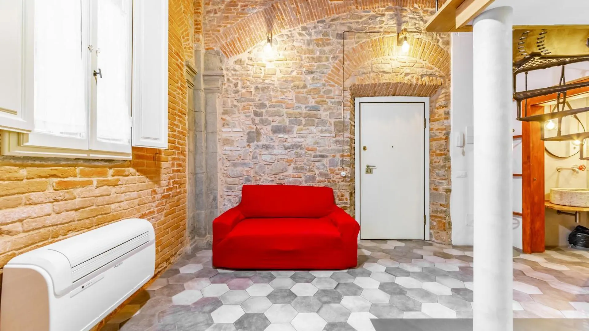 Florence Oltrarno Duplex Apartment