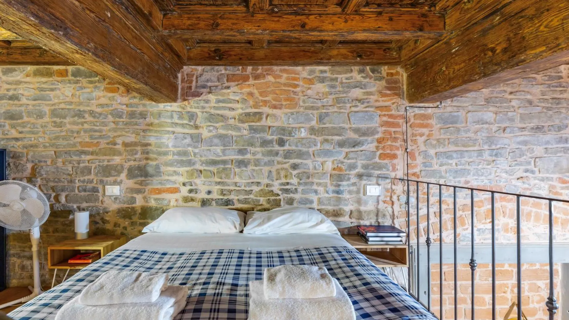 Florence Oltrarno Duplex Apartment
